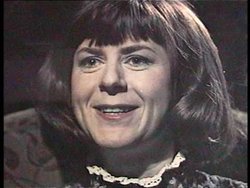 pam-ayres_H6g1I37_r1E.jpg